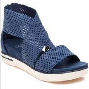 ⭐️Last Call-open to offers⭐️ Eileen Fisher Leather Wedge Sandal